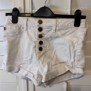 Sneak Peek White Button-Up Women Shorts size small